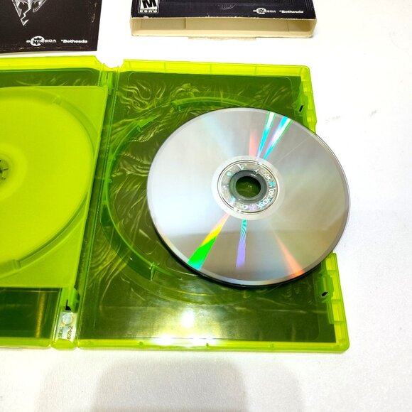 The Elder Scrolls V: Skyrim Legendary Edition Xbox 360 2-Disc Set W/ Booklet - Picture 5 of 8